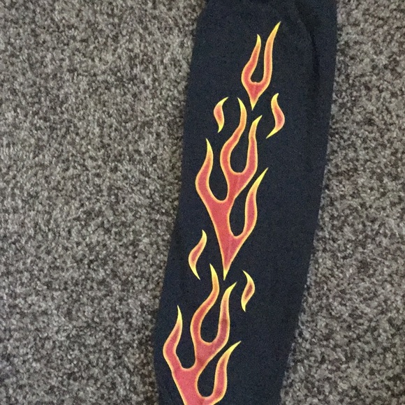 Cropped Flamed Sweater - Picture 2 of 2
